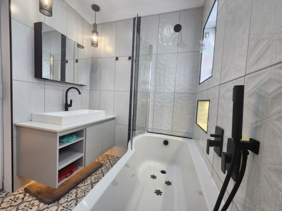 3 Bedroom Property for Sale in Mont Fleur Mountain Estate Western Cape